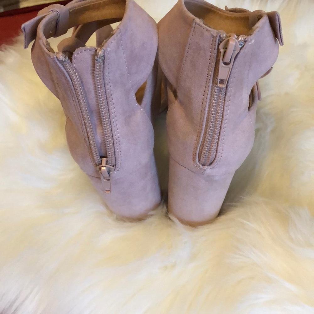 Beutiful Lilac Booties - Picture 2 of 4
